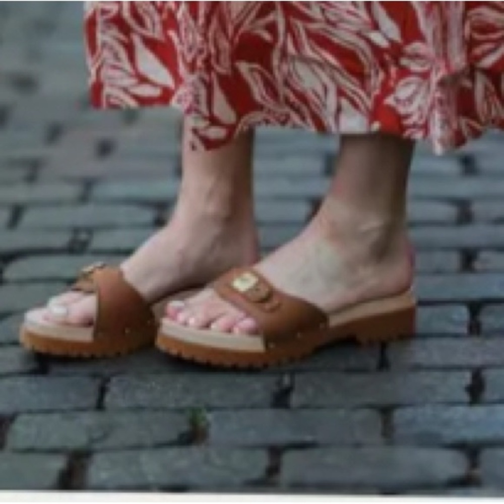 Dr Scholls red sandals in 7